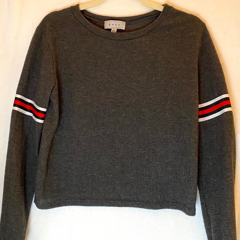 Cropped gray long sleeve